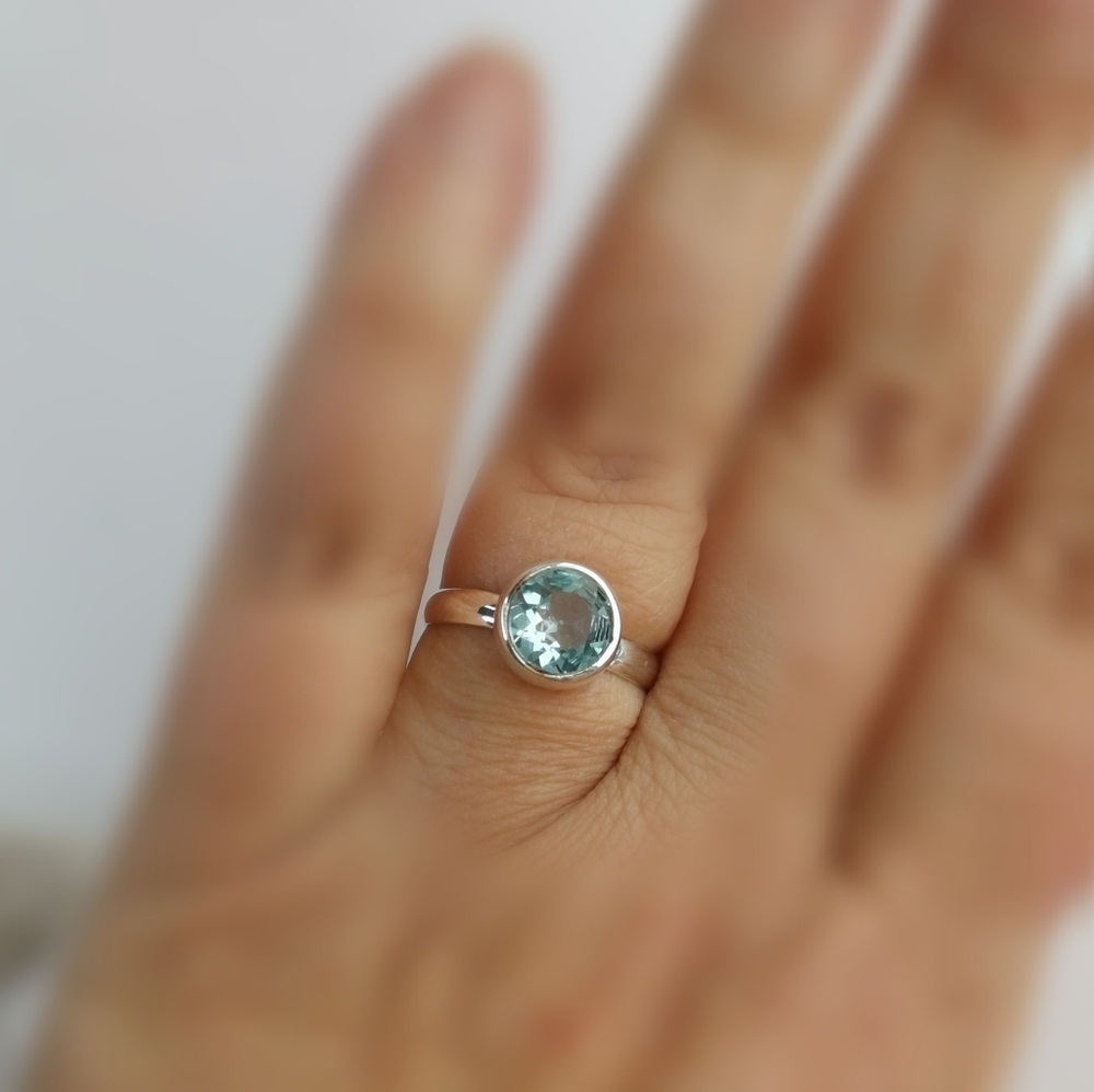 Sky Blue Topaz Ring in Sterling Silver size 8 🆕 - Picture 8 of 9